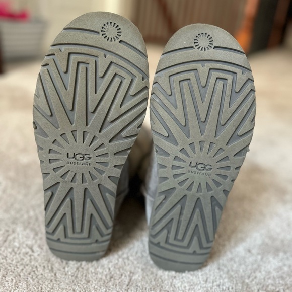 UGG Classic Short Boots with buttons - Picture 5 of 5